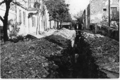 Postavljanje-kanalizacijske-cijevi-u-Strossmayerovoj-sredinom-1970-ih